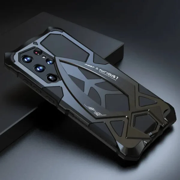 Protector Metal Luphie para Samsung con diseño premium en negro y rojo.