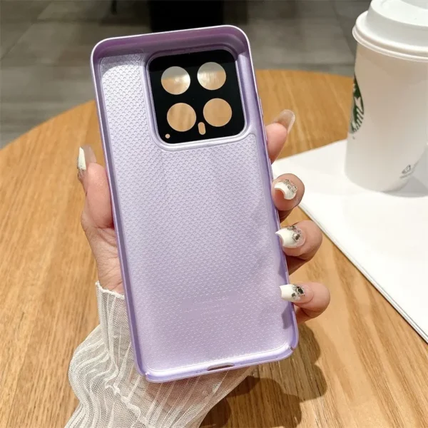 Case de lujo con diseño elegante y protección para la cámara.